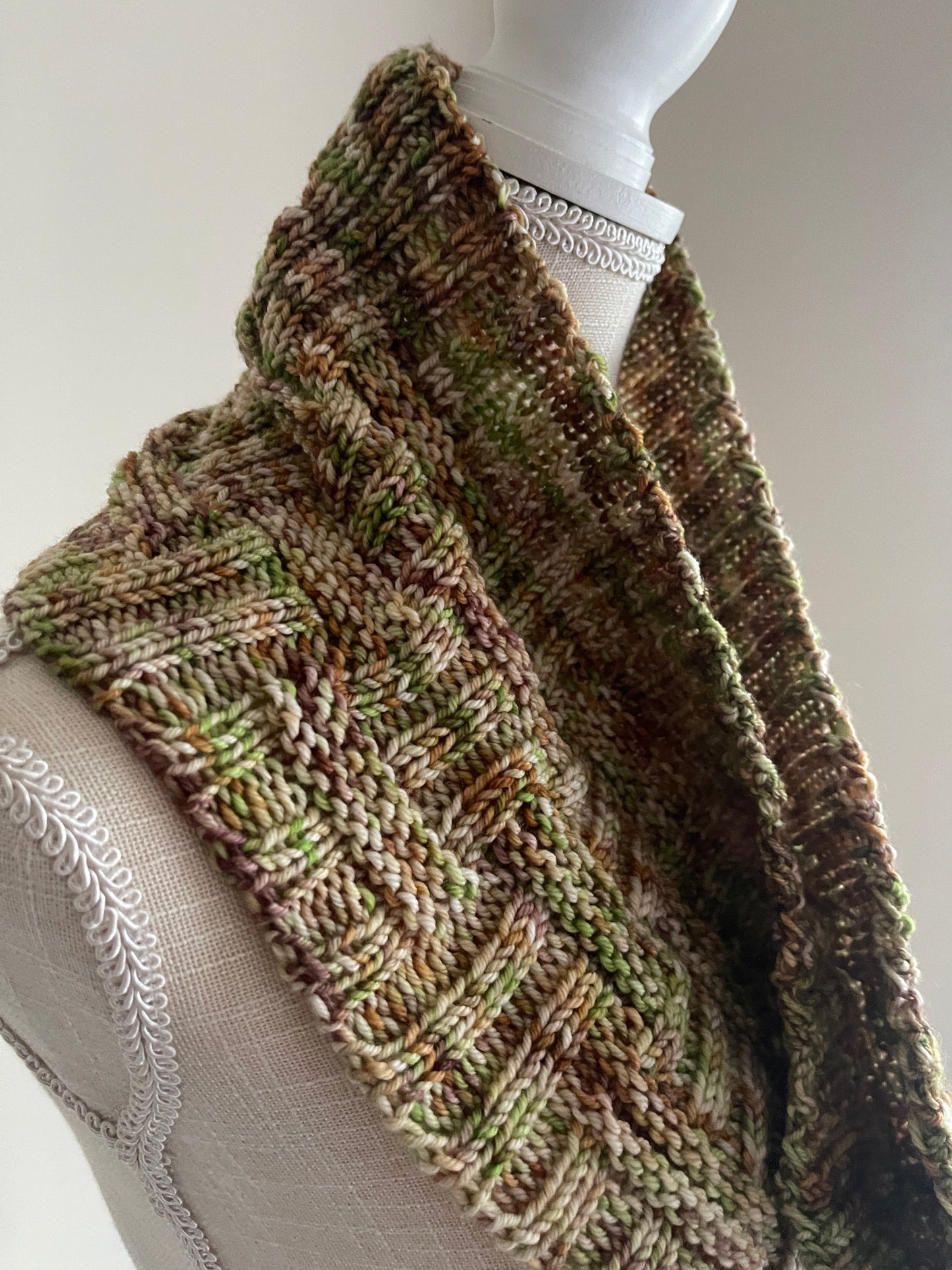 Criss-Cross Applesauce Cowl Digital Knitting Pattern - view 3