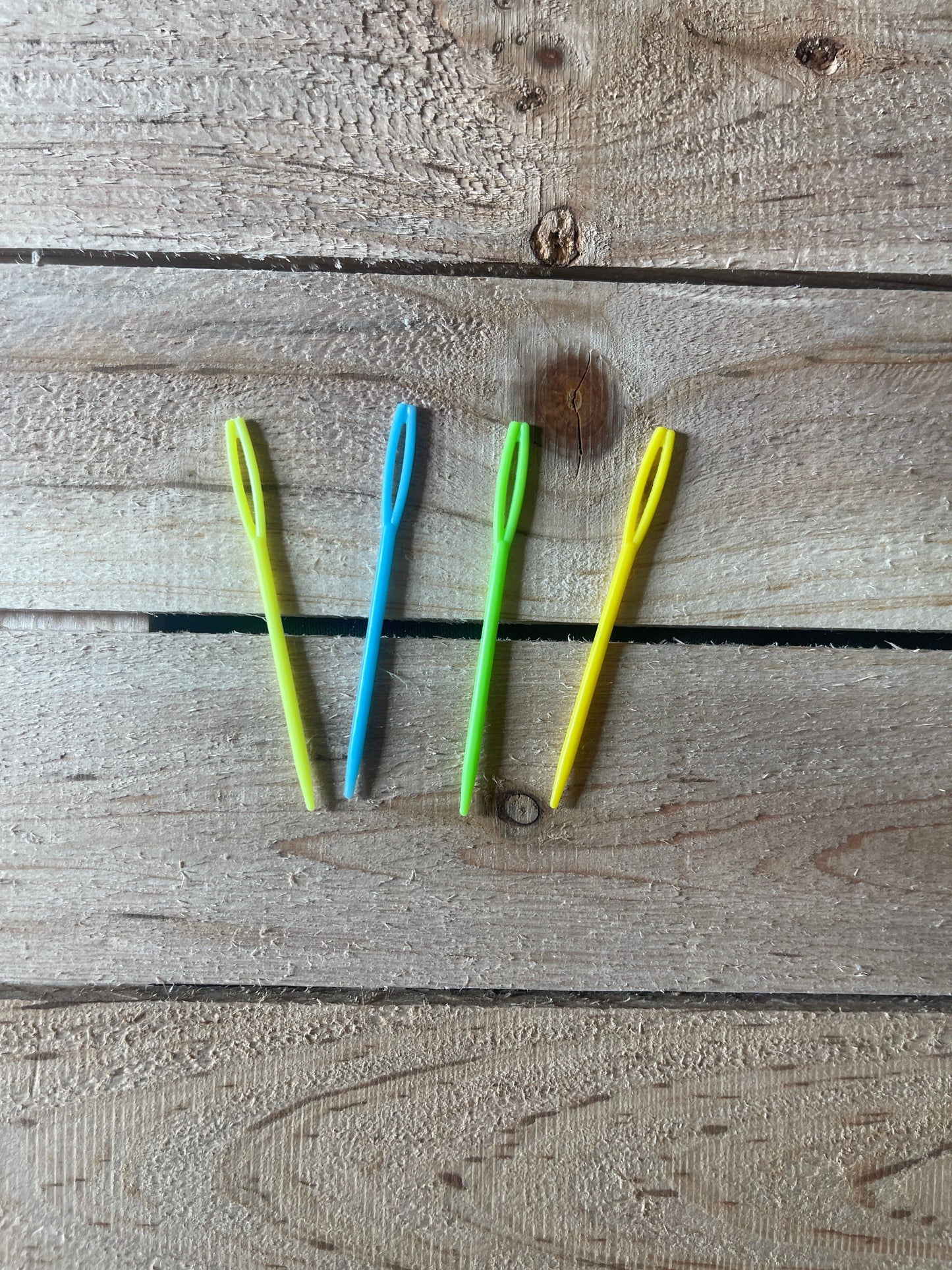 Plastic Wool Needles – Set of 4