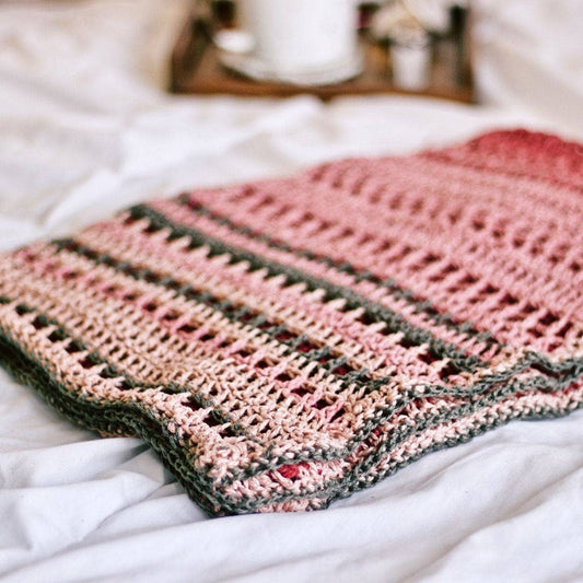 En Rose Lap Blanket Crochet Pattern