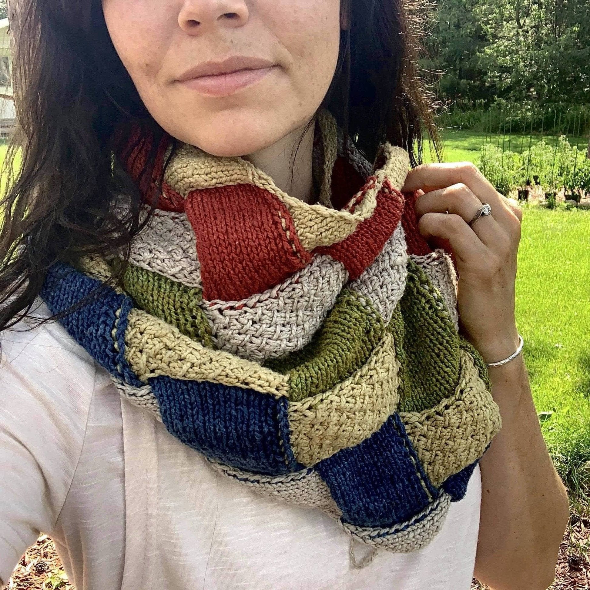 Heritage Infinity Scarf Knitting Pattern - view 2
