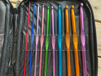 Crochet Hook Set with Zippered Case — 22 Pieces - view 7