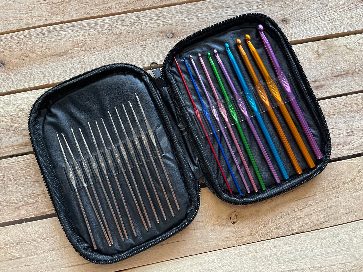 Crochet Hook Set with Zippered Case — 22 Pieces - view 6