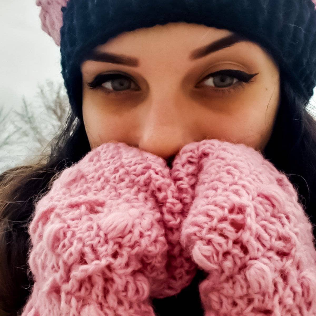 X's and O's Beanie and Mittens Crochet Pattern - view 3